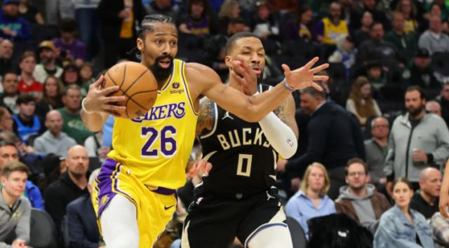 开云体育-百回合赢18分！湖人造新杀阵 丁威迪提升冲冠机会