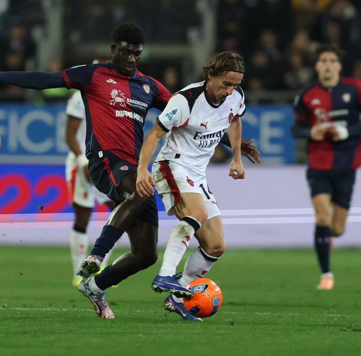 老当益壮！米兰25场伤退23人次，40岁魔笛出勤率前3不在其中